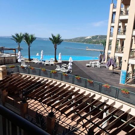 Port Balchik Apartment Екстер'єр фото