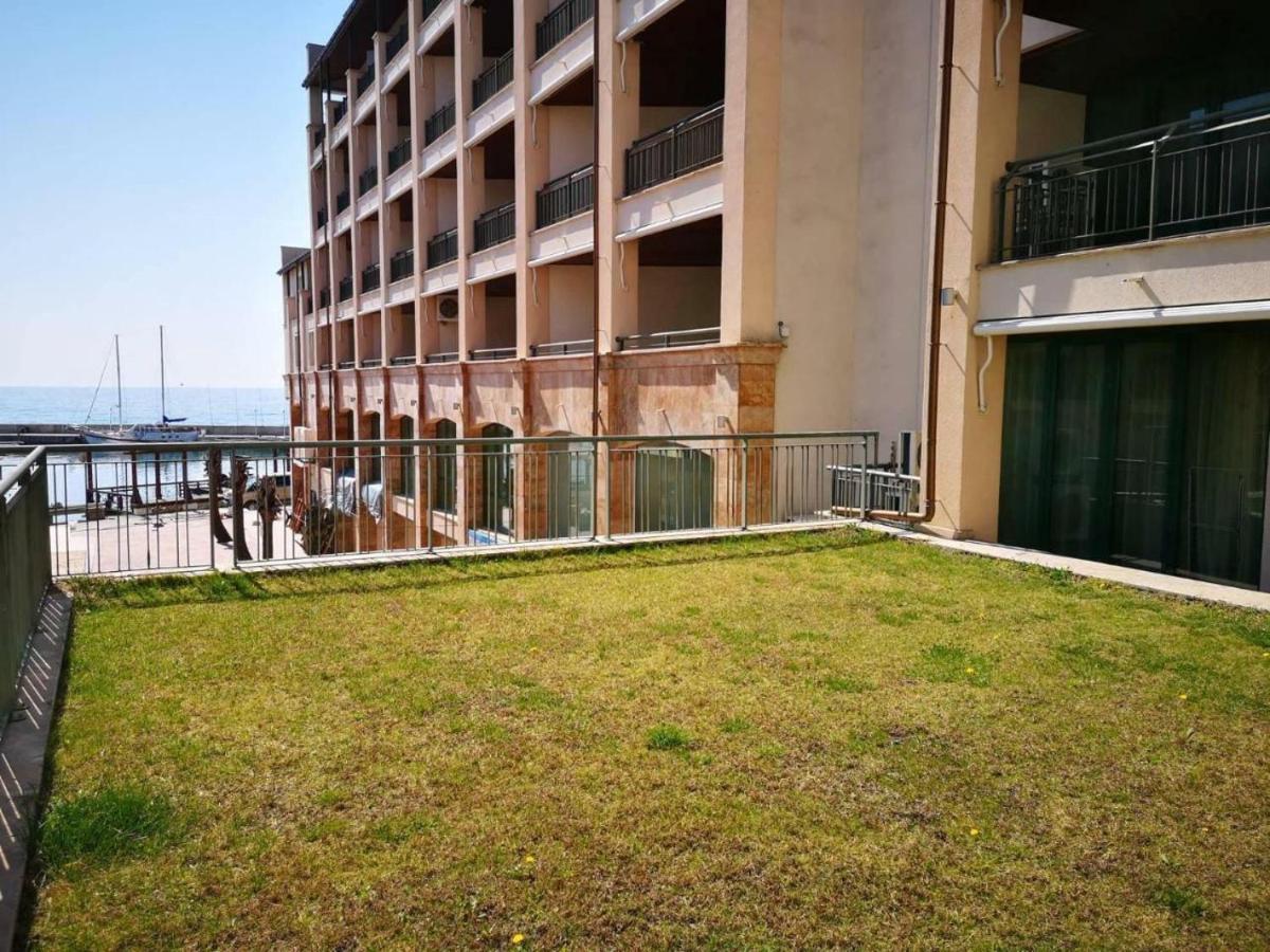 Port Balchik Apartment Екстер'єр фото